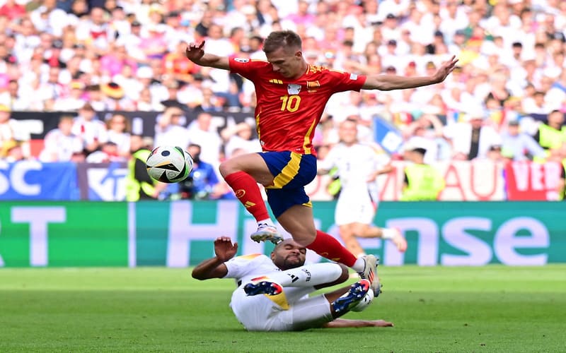 Tiền đạo trong bóng đá là gì? Vai trò và trách nhiệm của vị trí tiền đạo